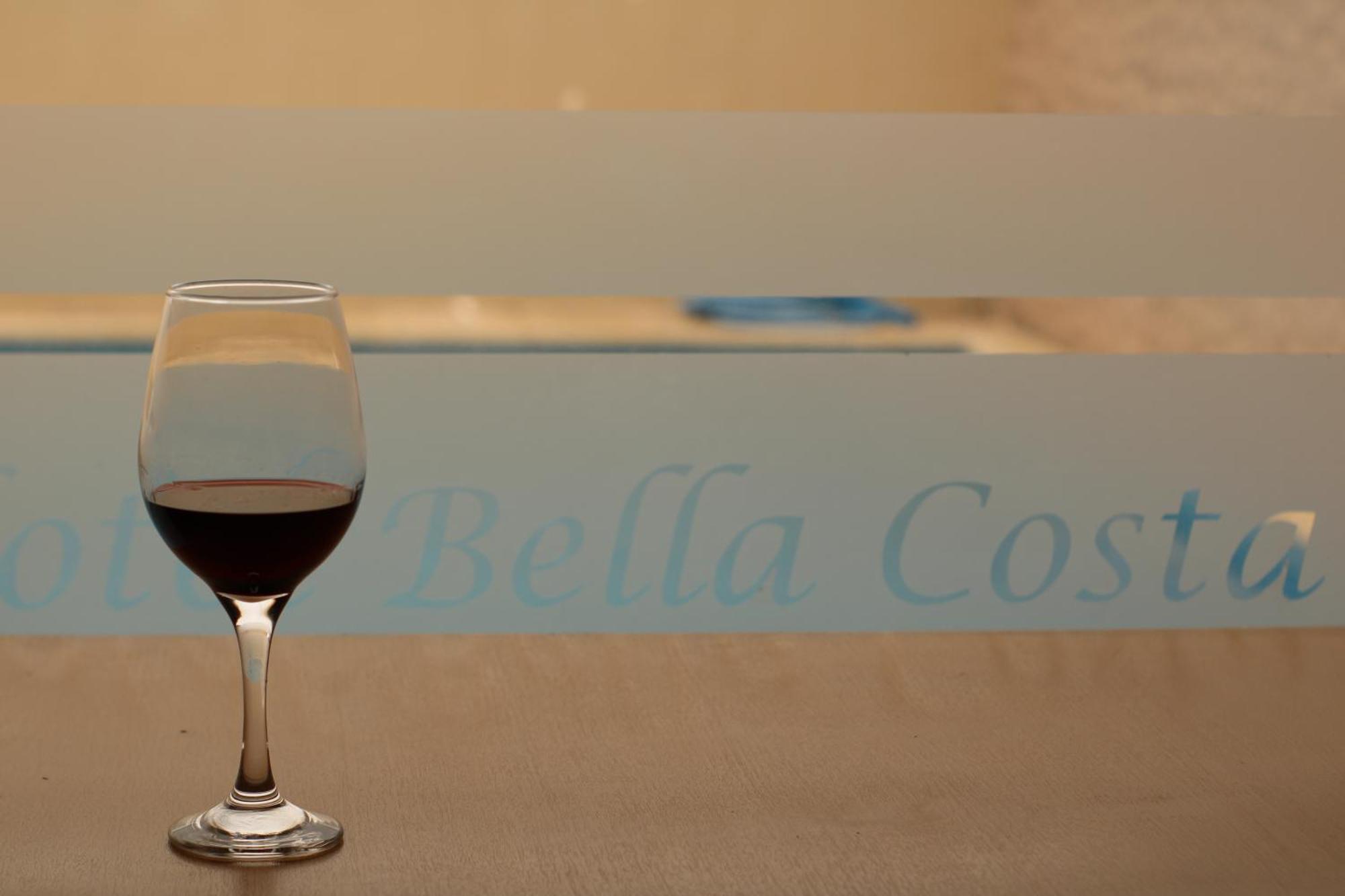 Hotel Bella Costa La Lucila del Mar Exteriör bild